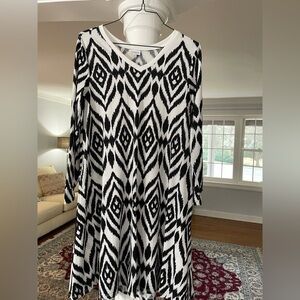 Lula Roe women log sleeves black and white swing dress knee length size medium.